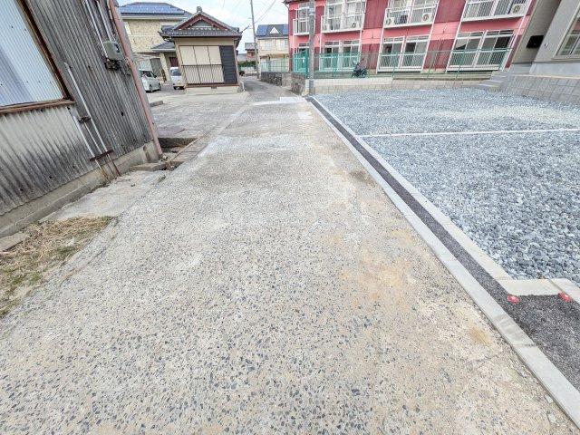 クレイドルガーデン美浜町奥田第8　2号棟の前面道路含む現地写真|●○前面道路○●