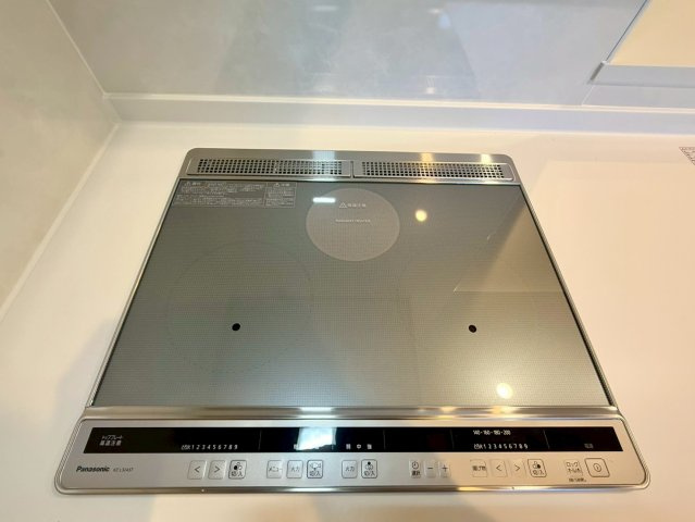 南国市田村乙 中古一戸建のその他|お手入れしやすいIHクッキングヒーター。フラット設計で毎日の掃除もラクラク！