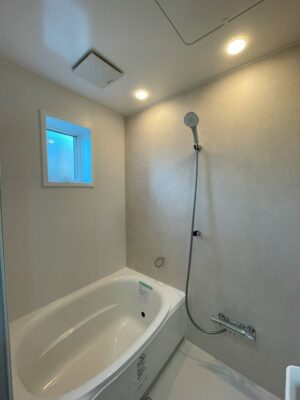 高知市薊野西町2丁目新築建売の浴室