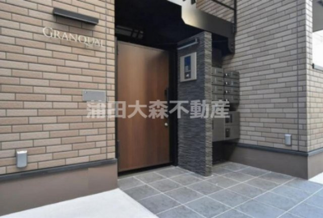 グランクオール京急蒲田のエントランス