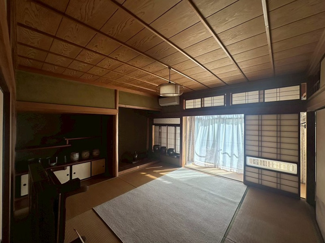 【和室】 | 上乃木1丁目中古戸建 | 立派な和室で、縁側に出るとお茶用の水栓があります