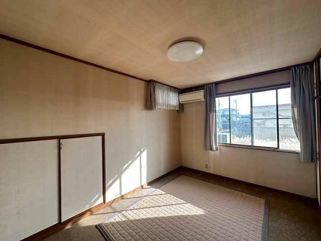 【洋室】 | 上乃木1丁目中古戸建 | 2階洋室です。屋根裏収納もあります
