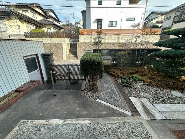 【庭】 | 上乃木1丁目中古戸建 | 玄関先スペースです