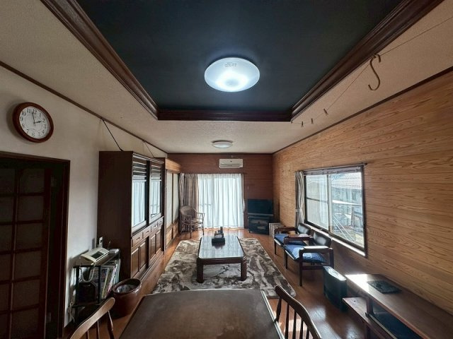 【居間・リビング】 | 上乃木1丁目中古戸建 | 温かみのある採光性に優れたリビングです