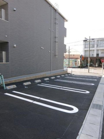 リジエール幸田の駐車場