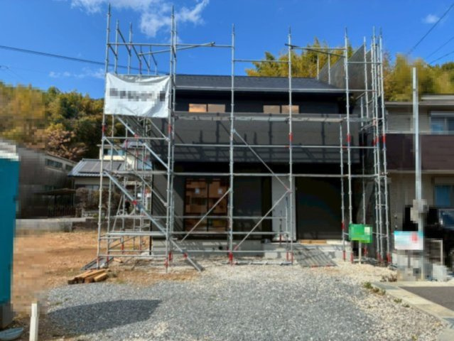 高知市薊野東町4号地　新築一戸建ての外観|※3/23撮影。重厚感のあるブラック外観が映える、シンプルモダンな住まい
