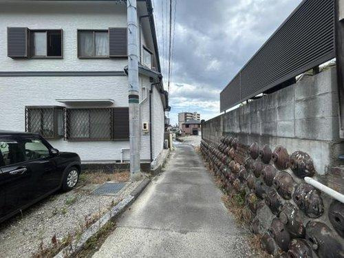 常滑市陶郷町3丁目の前面道路含む現地写真|R7.8.12撮影　前道2ｍ（セットバック要）