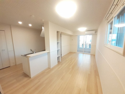 【居間・リビング】 | カーサ・イリーデⅡ | 居室・リビング