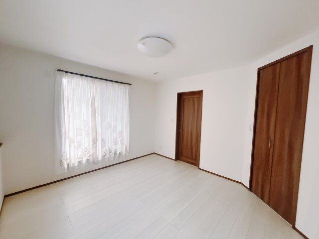 【中古戸建】高崎市石原町の洋室|■2階洋室｜子供部屋のメリットは「自立心を養うことができる」「自分で整理整頓できるようになる」そして、お子様が成長した際には「プライバシーを確保できる」といい事だらけ♪