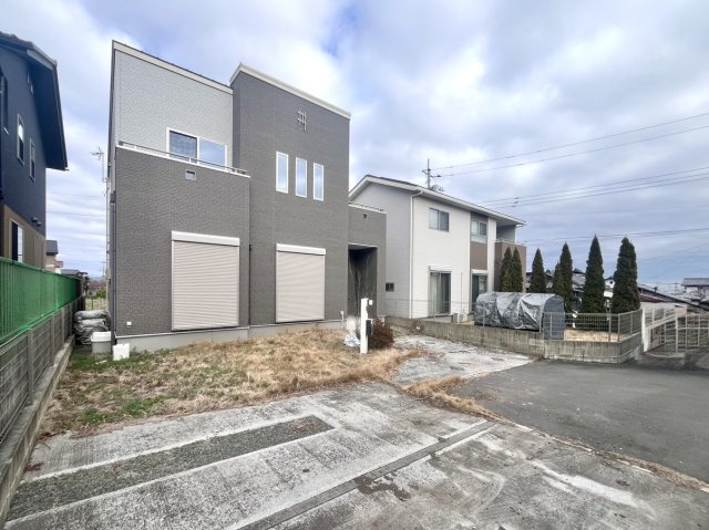 【中古戸建】高崎市石原町の外観|■外観｜閑静な住宅街で始める新しい暮らし♪開放的な毎日をあなたへ(^^♪