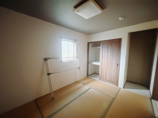 【中古戸建】高崎市石原町の和室|■1階和室｜和室でしか味わえない畳ならではの香りや素材で和のやすらぎを感じてください♪休日はお子様とお昼寝するのにも最適です！