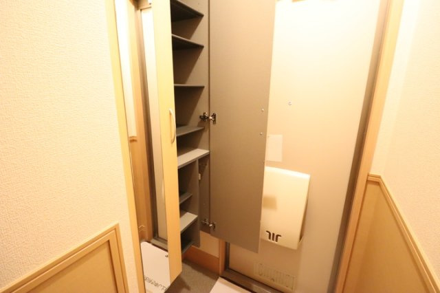 サンシャインパルの玄関|トールタイプシューズボックス（姿見鏡付）