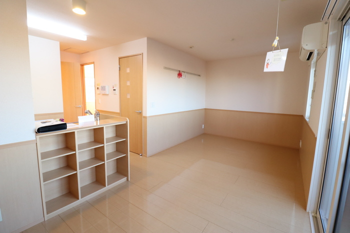 サンシャインパルの居間・リビング|リビング全景（エアコン付）