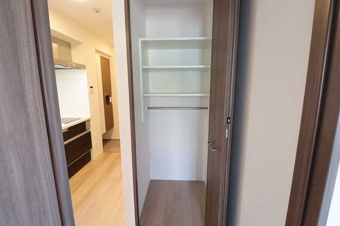 アルジャンの玄関|廊下物入れ