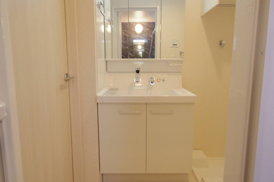 【独立洗面台】 | Villa Ren(ｳﾞｨﾗﾚﾝ） | 三面鏡付洗面化粧台