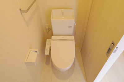 【トイレ】 | Villa Ren(ｳﾞｨﾗﾚﾝ） | 温水洗浄暖房便座