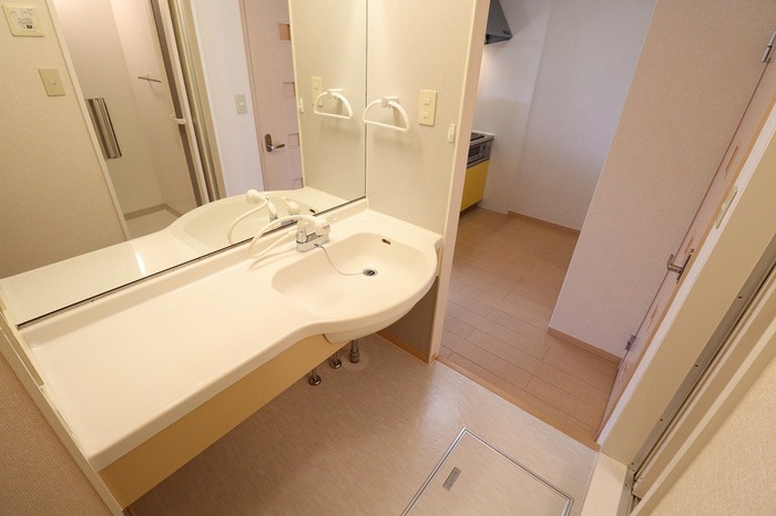 セジュール水彩の独立洗面台|大型洗面化粧台