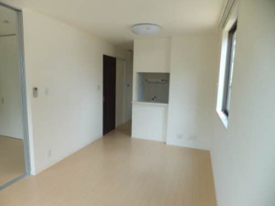 【居間・リビング】 | シャーメゾン鴻峯 | 反転間取り別部屋写真です。