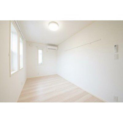 【寝室】 | CASA DE ROSA | きれいなフローリング。