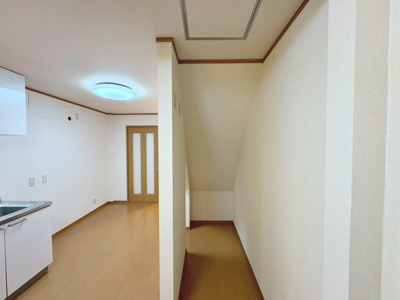 【居間・リビング】 | 永和１丁目　中古テラスハウス | 【本日内覧可能】収益物件にも最適な物件です！資料請求だけでもお気軽にお問い合わせください！