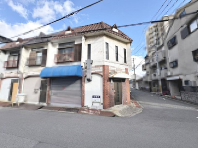 【エントランス】 | 永和１丁目　中古テラスハウス | 関西スーパーまで徒歩２分！セブンイレブンまで徒歩４分！ウエルシアまで徒歩４分！お買い物にも便利な立地ですよ♪