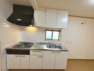 【キッチン】 | 永和１丁目　中古テラスハウス | お料理に集中しやすい壁付キッチンですので毎日のお料理もはかどりますね！