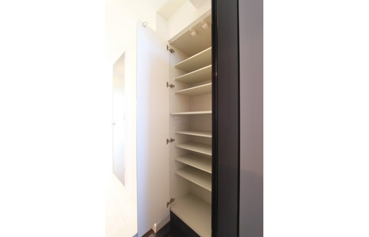 荒川区東日暮里４丁目の賃貸マンションの玄関