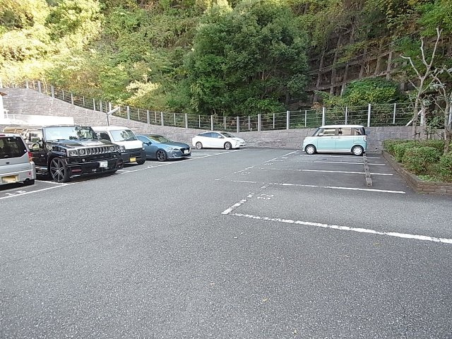 イーストヒルズ平野の駐車場|敷地内駐車場完備