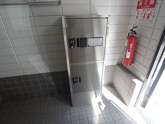 イーストヒルズ平野のエントランス|宅配ボックス