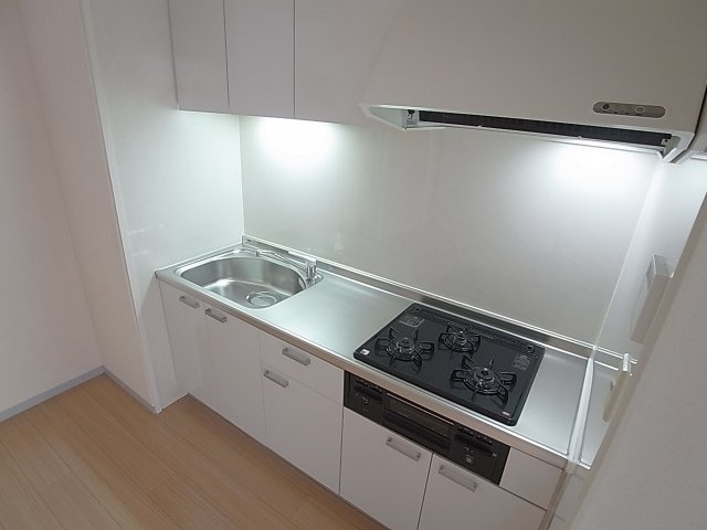 イーストヒルズ平野のキッチン|システム３口ガスキッチングリル付き