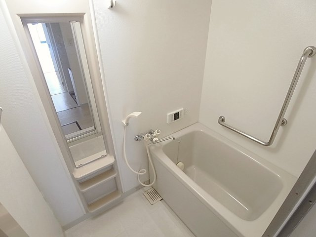 イーストヒルズ平野の浴室|追い焚き機能付きバスルーム