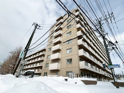 【外観】 | サーム北七条 | 流行に左右されず、将来にわたって価値が継続する「上質」な佇まい。おしゃれな雰囲気や自然の潤い、親しみやすさといった暮らしを豊かにしてくれる住空間です。