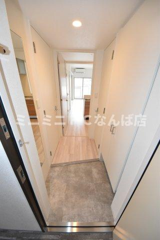 セレニテ難波グランデノールの玄関