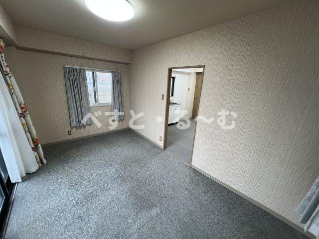 白長ビルの洋室