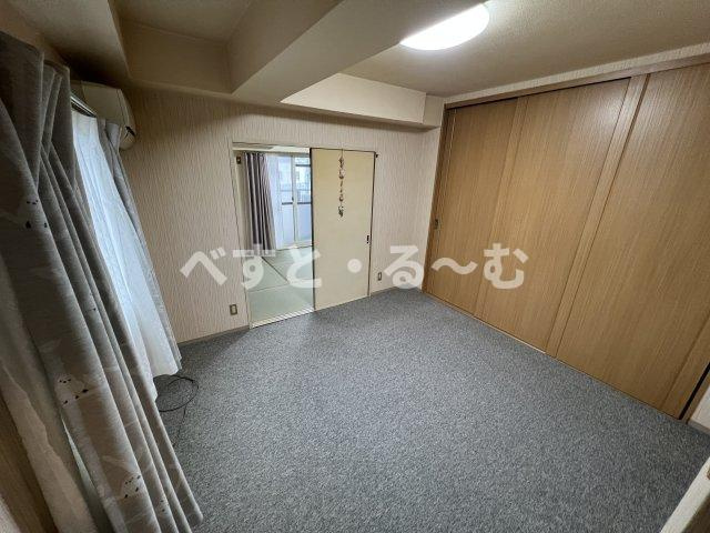 白長ビルの洋室