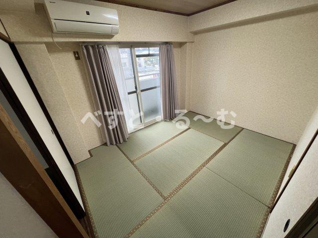 白長ビルの和室