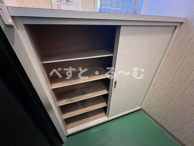 白長ビルの収納