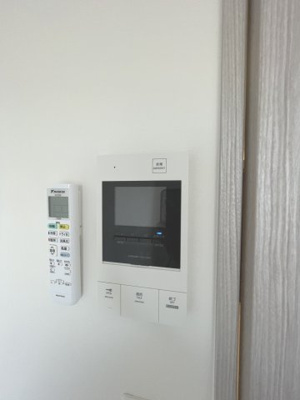 【セキュリティ】 | プライマル新大阪 | モニター付きインターホンです