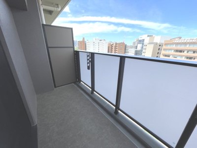 【バルコニー】 | プライマル新大阪 | 外からの目が気にならないバルコニーで洗濯物が干せます
