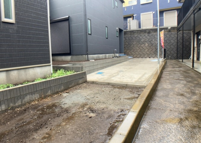 【構造・工法・仕様】 | 木造住宅とは土台、壁、柱など建築物の強度を支える構造体の材に木が使用されている構造を指します。構造体は建物の自重を支えるだけではなく風圧や水圧、積裁荷重などあらゆる衝撃に耐えるための基礎です。