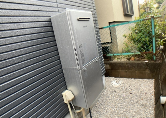 【発電・温水設備】 | 省エネ給湯器とは従来型の給湯器より熱効率が高く、少ない燃料でたくさんのお湯を沸かすことが出来る高効率な給湯器のことを指します。また、省エネ給湯器には種類があり、利便性や効果なども様々です。