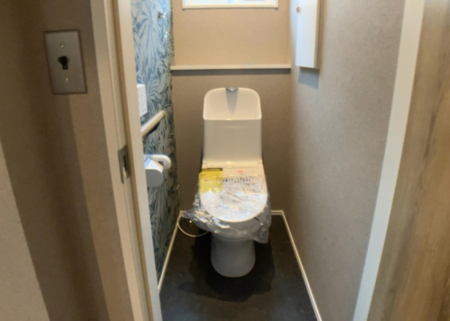 【トイレ】 | トイレは大きさや形、機能、抗菌性などが異なる多種多彩なタイプが各メーカーから出ています。それぞれに良さがあるため、事前にどういったタイプのトイレがいいのかをご家庭内で決めて、内見に行くといいでしょう。