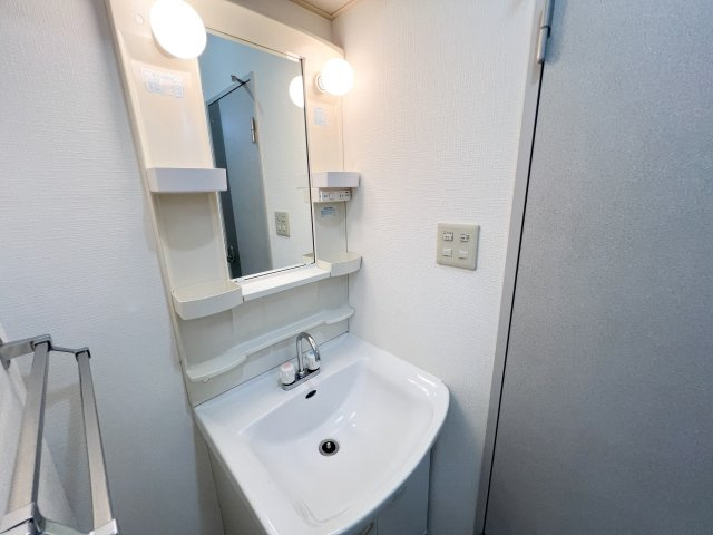 シャーメゾン・ソレイユ A棟の独立洗面台