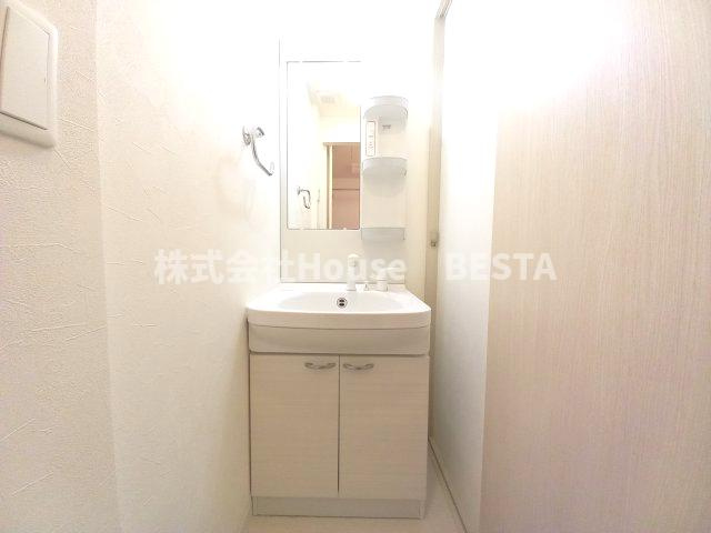 ワールドアイ神戸湊町の独立洗面台