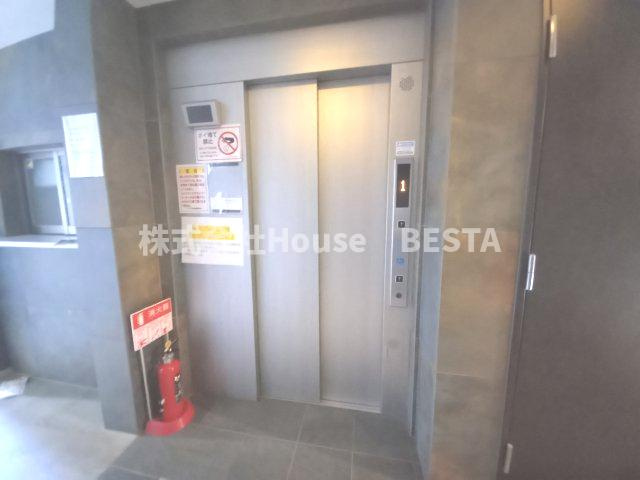 ワールドアイ神戸湊町のロビー