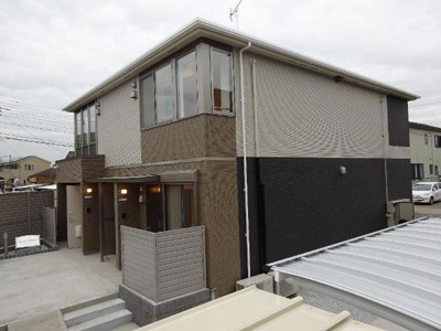 【エントランス】 | カーサ・フォレスタ | 外観写真（昼）