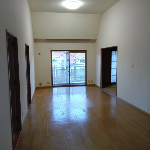 エルシー糀台2　411号棟の居間・リビング