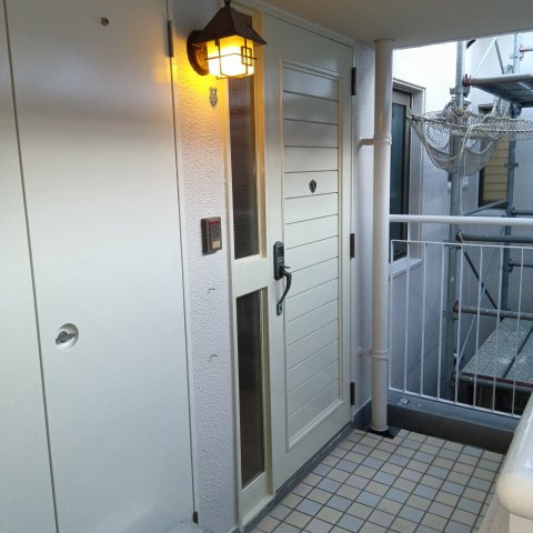 エルシー糀台2　411号棟の玄関
