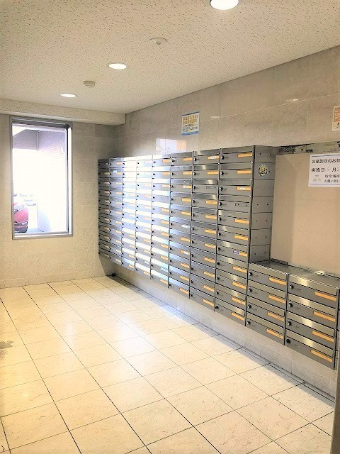 アルファステイツ旭駅前のその他共用部分|１階メールルーム。各戸ダイヤル錠付きでセキュリティ面も安心です。