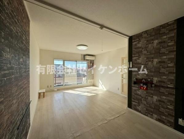 ニュー吹上サンハイツの居間・リビング